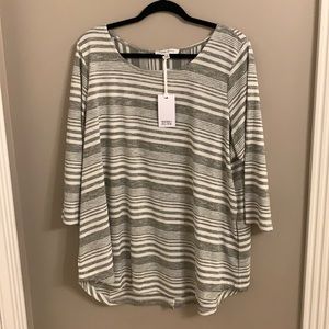 2x top, never worn with tags